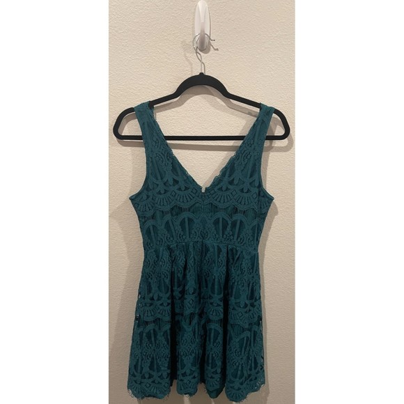 BB DAKOTA Sleeveless Lace Mini Dress - Picture 1 of 4